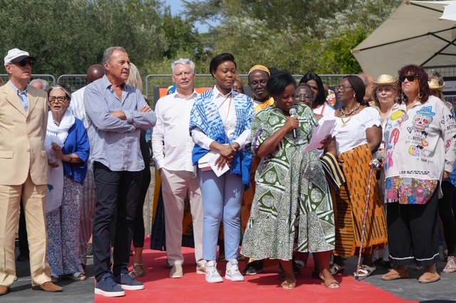 Discours de membres de la communauté Ivoirienne aux journées Africaines de Villeneuve-Loubet, en présence de M. le Maire de Villeneuve-Loubet et de M. le Consul honoraire.
